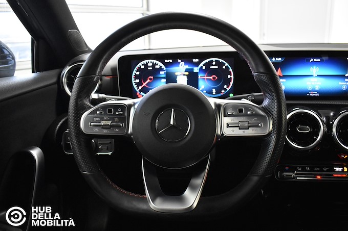 MERCEDES-BENZ A 180 d Automatic Premium